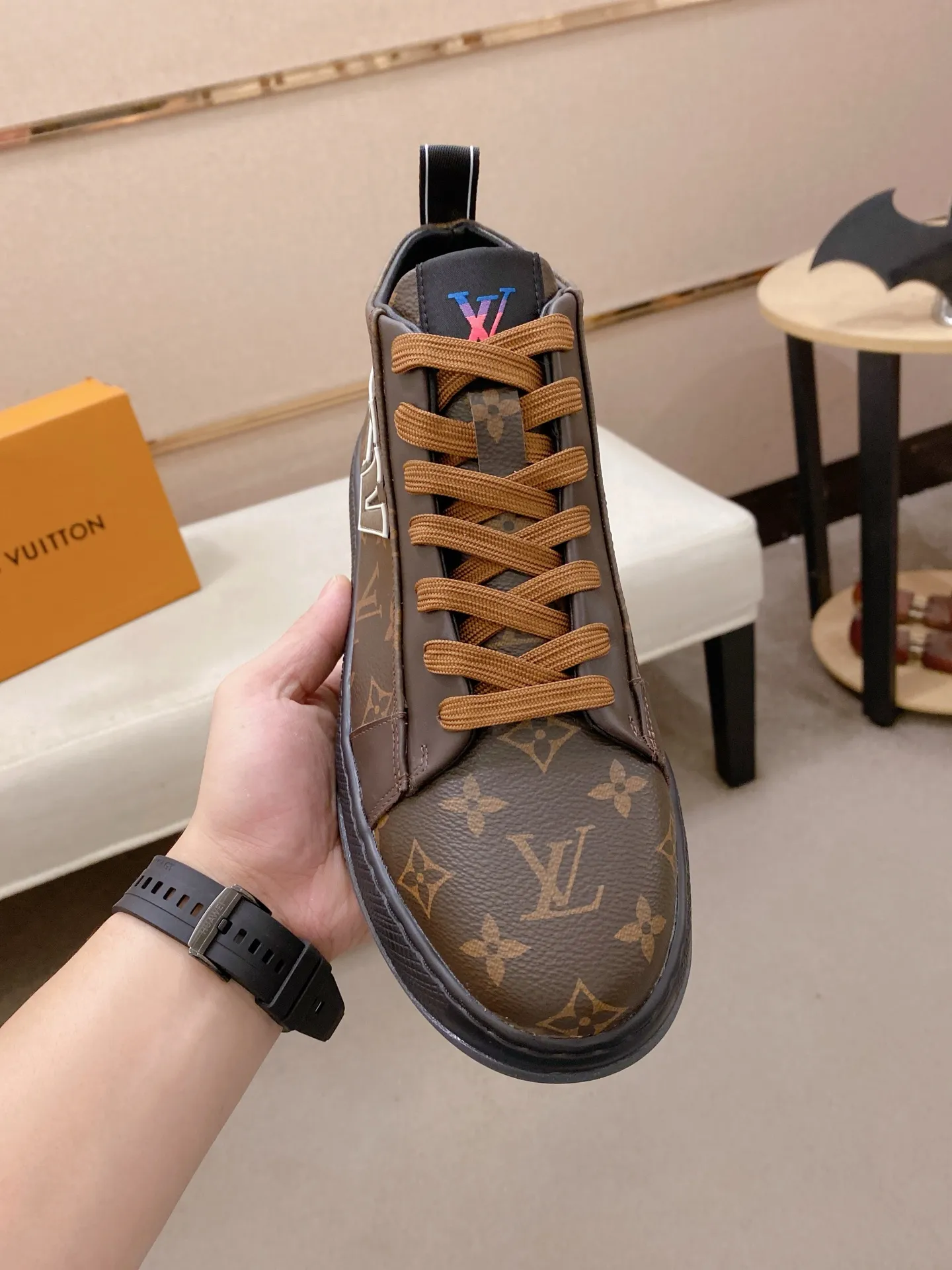 Factory price: 442💰🎉🎉LV~Louis Vuitton trendy men's shoes, new shipments, latest matching, same style as the official website, super high quality, hot selling in season [strong][strong][strong]Selected first-layer cowhide, comfortable sheepskin lining, original last, comfortable on the feet, wear-resistant rubber outsole, size: 38-44.